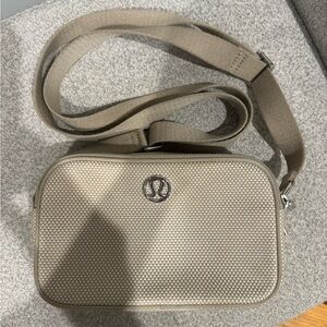 Lululemon Crossbody Camera Bag 2L